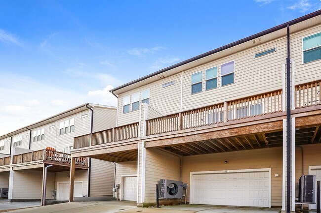 Building Photo - End-Unit Townhome w/3BR + 2-Car Garage + Balcony  - FIRST MONTH FREE