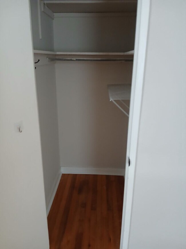 Building Photo - 2813 King St