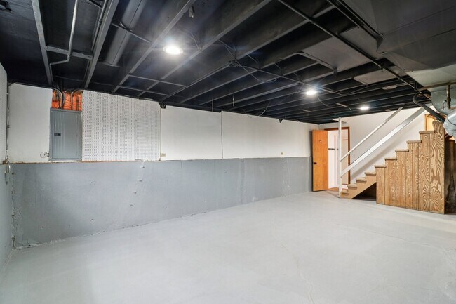 Building Photo - 23460 W N Lakewood Ln