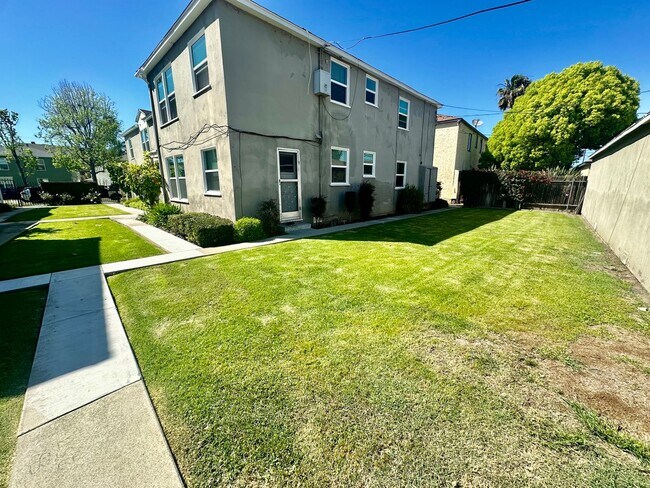 Building Photo - 4546 N Banner Dr