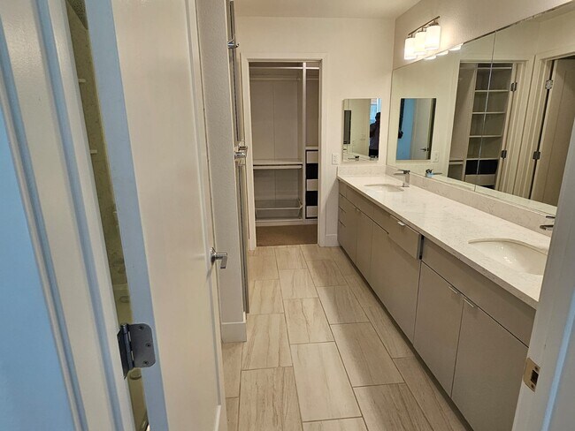 Master Bathroom - 3835 Heart Cmn