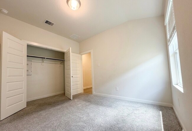 Building Photo - 5549 Madden Ln