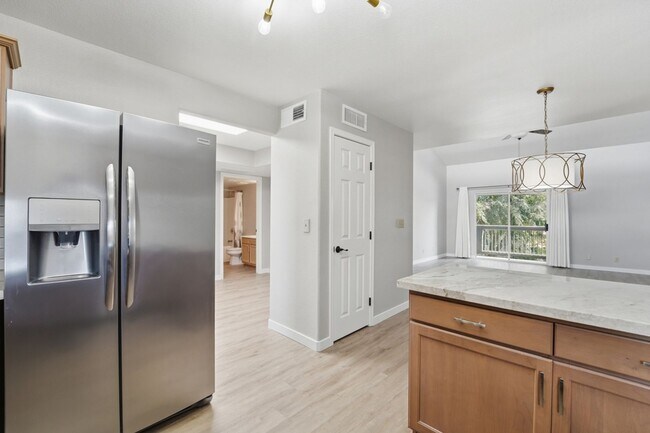 Building Photo - Fully Updated 2 Bed Mesa Condo | Quartz Counters + Pool & Spa