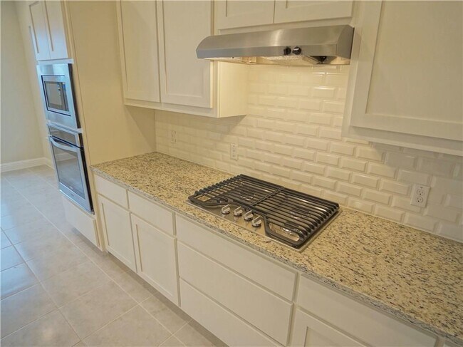 Building Photo - 14928 Iveans Way