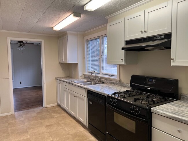 Building Photo - 3200 S 7th St