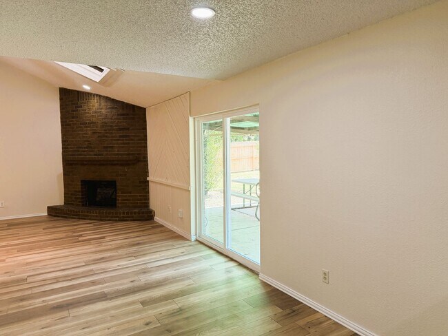 Building Photo - Awesome Freshly Renovated Arlington Home