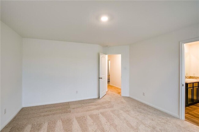 Building Photo - 617 Riverdale Dr