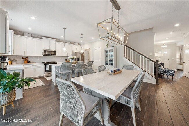 Building Photo - 552 Meadow Creek Dr