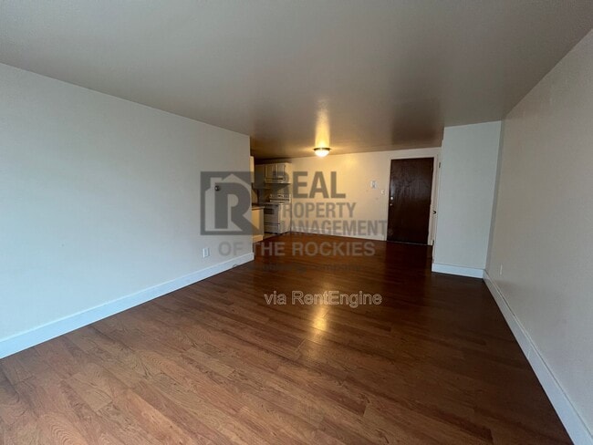 Building Photo - 1005 Robertson St