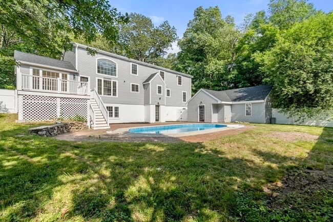 Building Photo - 576 Grove St