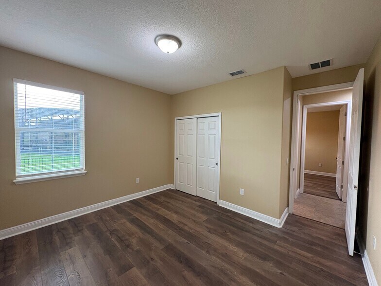 Building Photo - 3700 Paradiso Cir