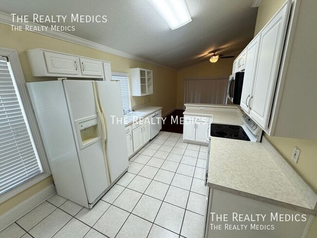 Building Photo - 2719 Crane's Cove Dr