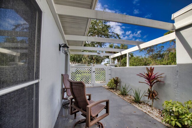 Building Photo - Seasonal Short-Term Villa at Augusta Villas in Plantation!