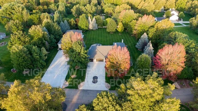 Building Photo - 1646 N Chaucer Way