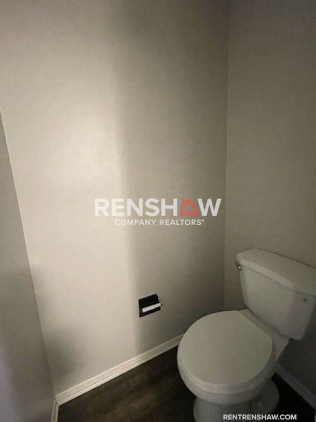 Building Photo - Unique 3 Bed / 2.5 Bath Condo - Move in Re...