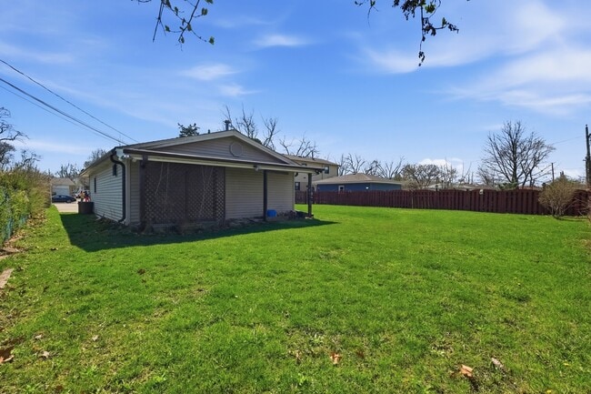 Building Photo - 1506 W Palm Dr