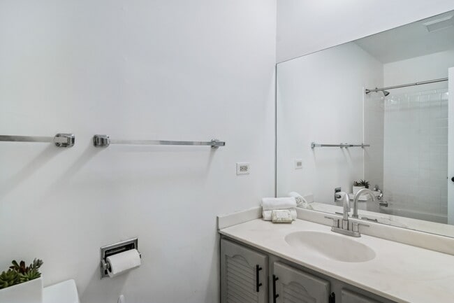 Building Photo - 452 Harrison Ct