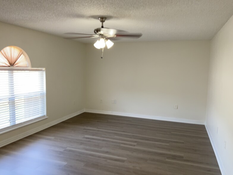Building Photo - 4618 Newbourne Way