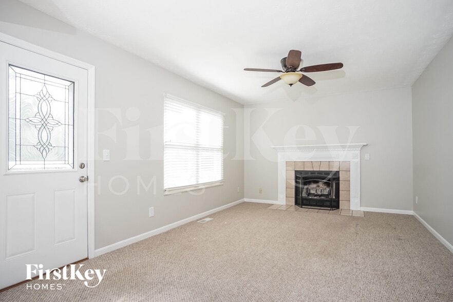 Building Photo - 935 Saffron Ln