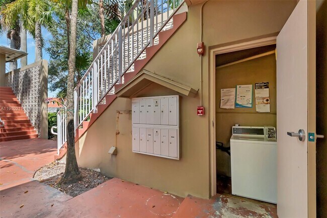 Building Photo - 6310 SW 79th St