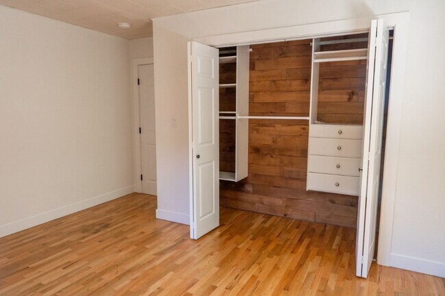 Building Photo - 3Bd/1.5Ba Renton Home