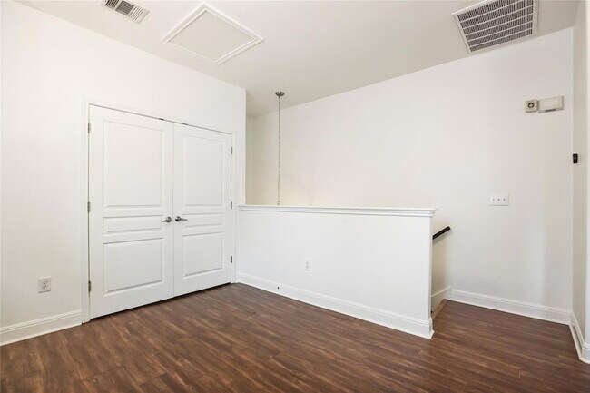 Building Photo - 3406 Menchaca Rd