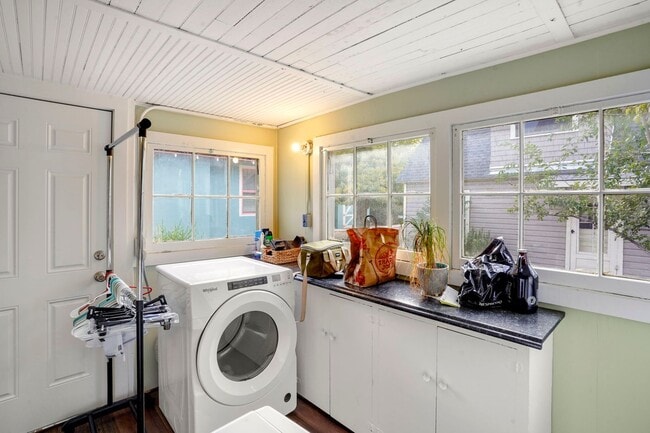 Building Photo - Charming Home Near Colorado College – Walk to Downtown & Trails!