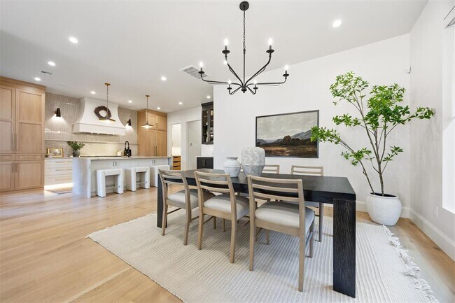 Building Photo - 1129 NW 42nd St