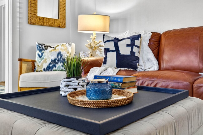 Building Photo - 3321 W San Juan St