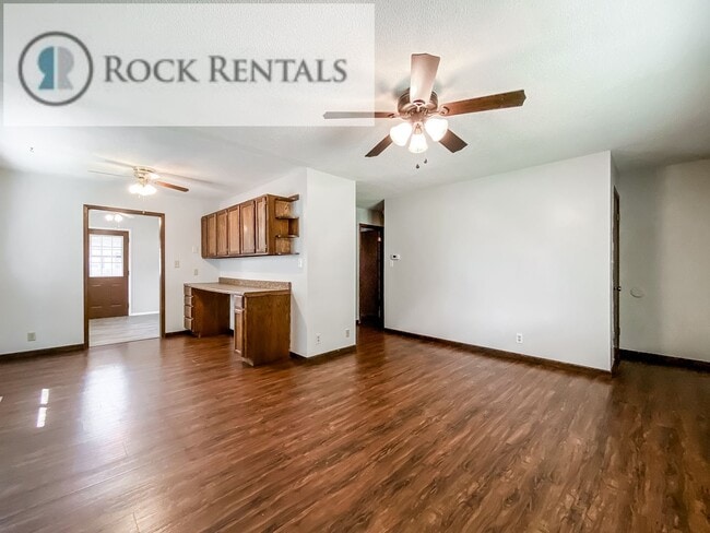 Building Photo - 903 E 24th Ave