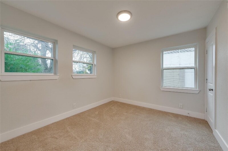 Building Photo - 1506 Hillcrest Dr