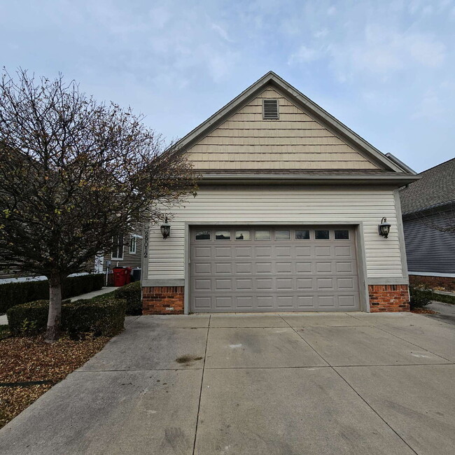 Building Photo - 3 Bedroom, 2.5 Bath Townhome Near Lake St. Clair with Finished Basement, Attached Oversized 2 Car...