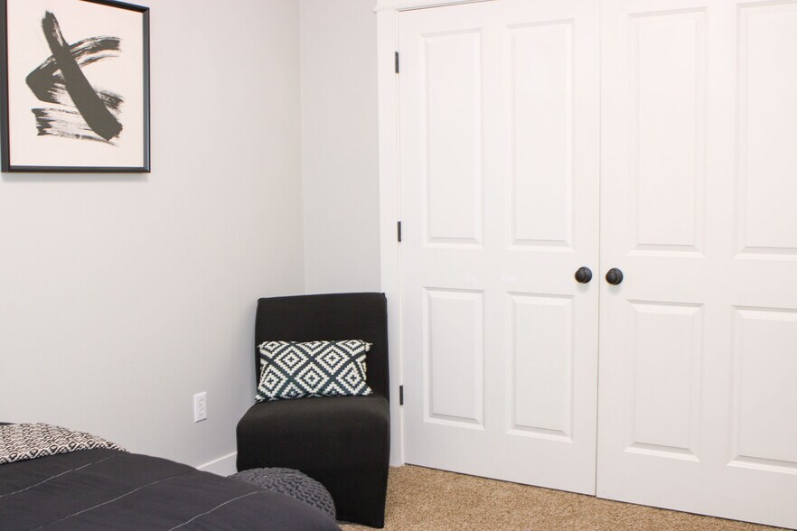 Building Photo - 7801 Rushmore Ave NE