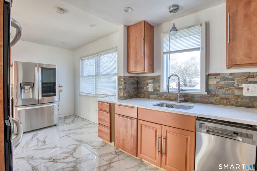 Kitchen - 24 Hollow Wood Ln