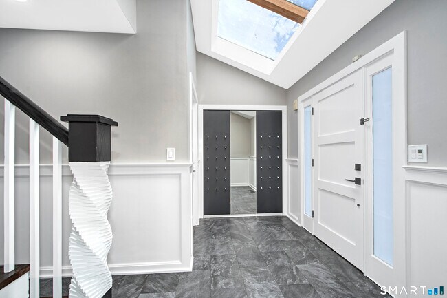 Building Photo - 17 Ferry Ln