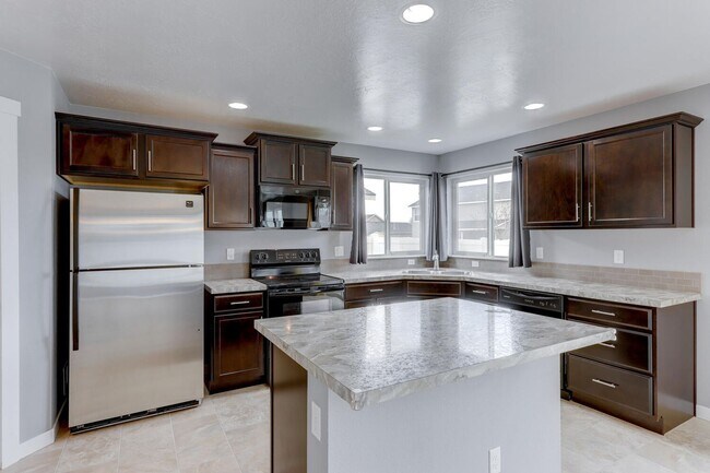 Building Photo - 4 Bed/2.5 Home In Kuna! - Pets Welcome!