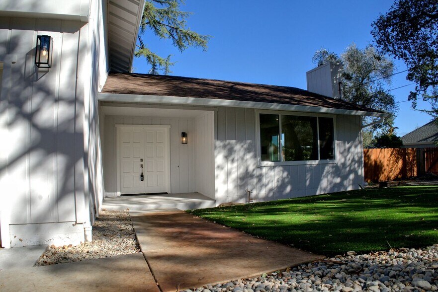 Building Photo - 604 Los Olivos Rd