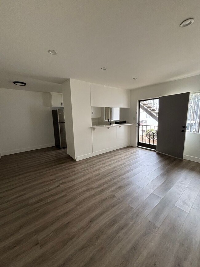 Building Photo - Upgraded 1 Bedroom In Torrance with Parkin...