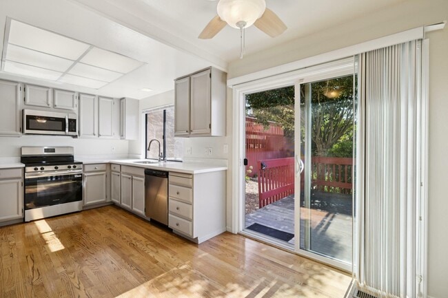 Building Photo - 2016 Fairmont Dr