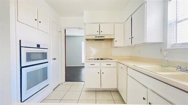 Building Photo - 15819 Fathom Ln