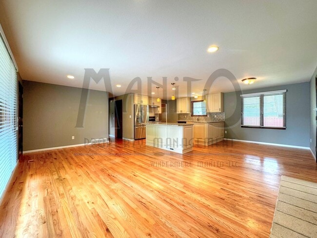 Building Photo - Entertainers Dream Home
