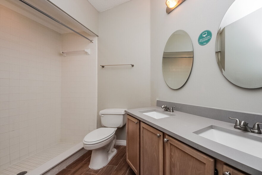 Building Photo - 2653 Walden Ct