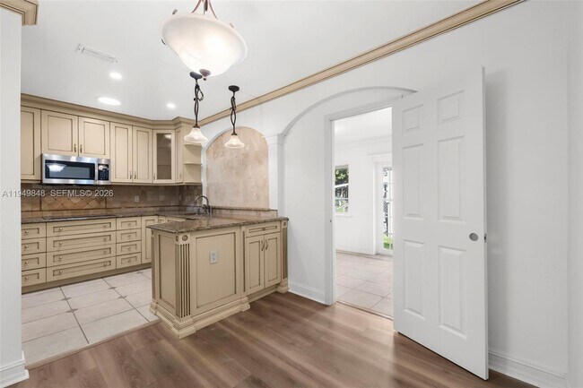 Building Photo - 3411 SW 27th St