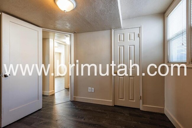 Building Photo - 122 1/2 Girard Avenue - 3