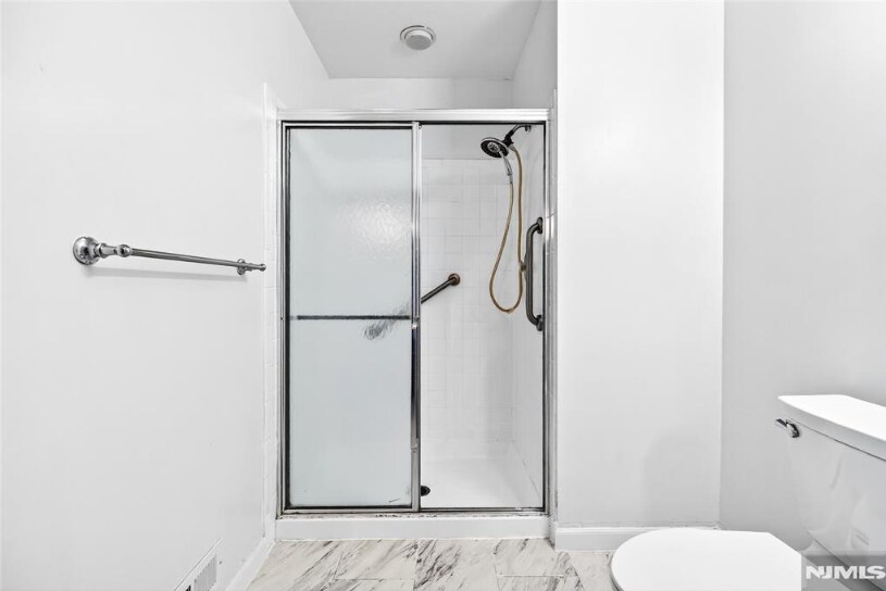 Building Photo - 556 Holly Ct