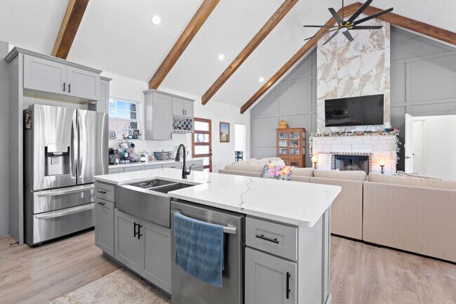 Building Photo - 1000 Stone Hill St