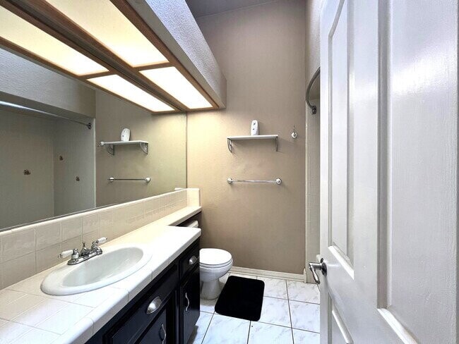 Building Photo - Spacious 4 Bed / 2 Bath Home with Loft, Fireplace & Beautiful Outdoor Entertaining Area!