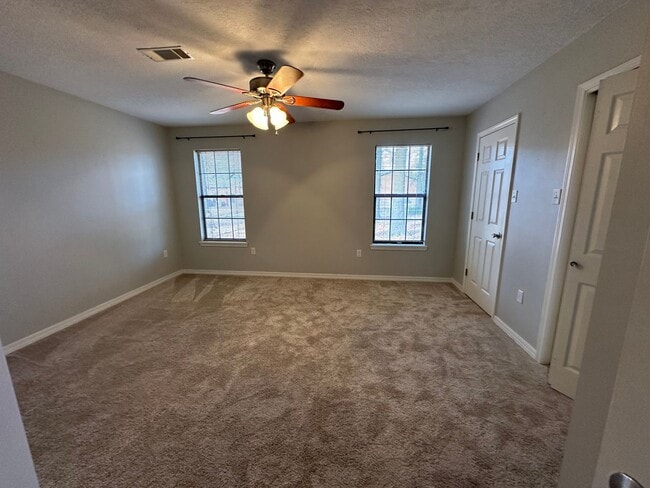 Building Photo - Come take a look at this 3-bedroom 2-bath home on the West side of Russellville.