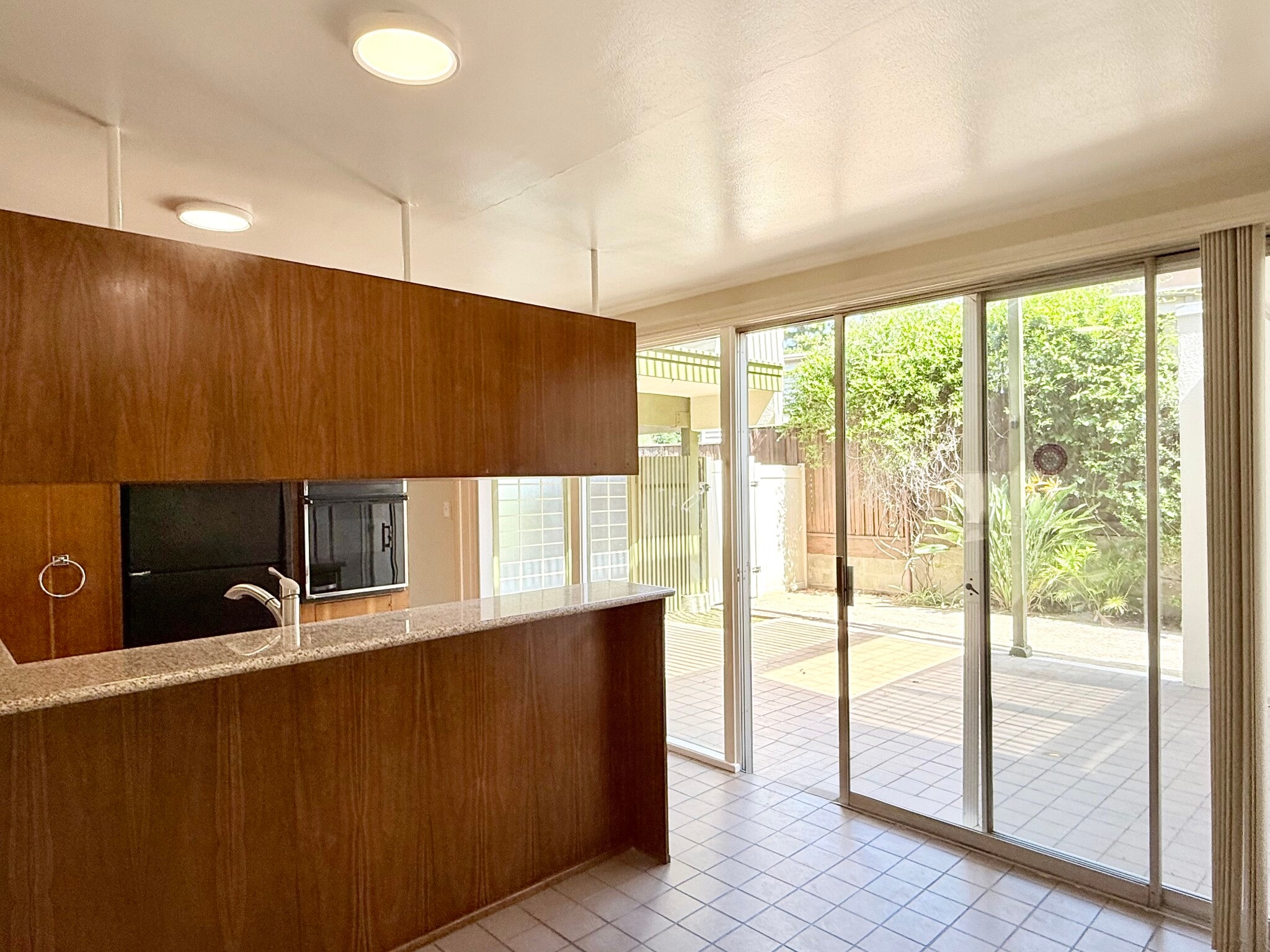 Building Photo - 4126 Del Mar Ave