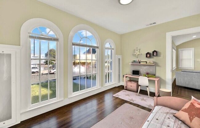 Building Photo - Beautifully Updated 3 Bed 2 Bath House in ...